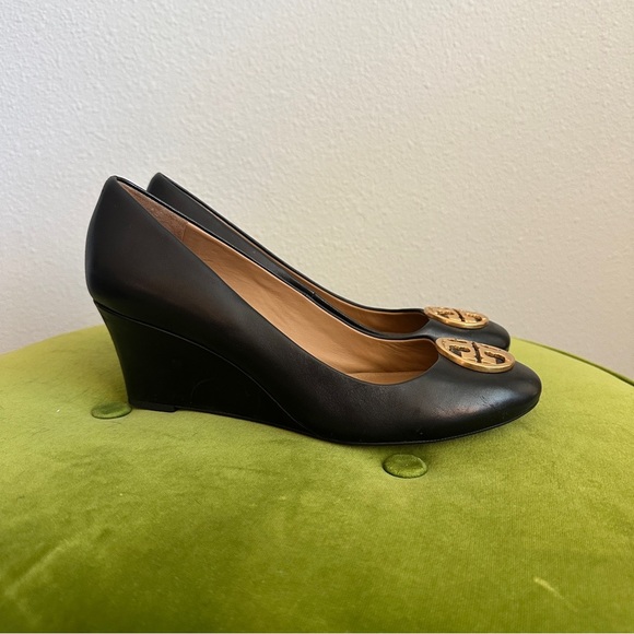 Tory Burch Chelsea Wedge in Black with Dust Bag | Low Heel Wedge with Gold Logo - Picture 4 of 9